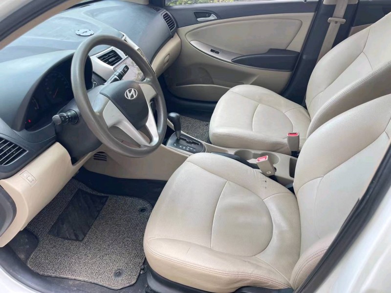 济宁14年现代瑞纳5