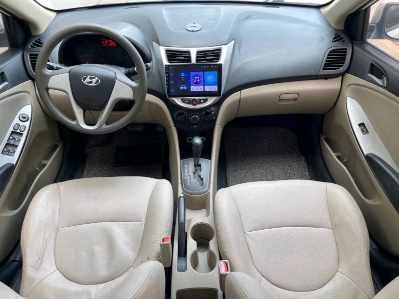 济宁14年现代瑞纳4