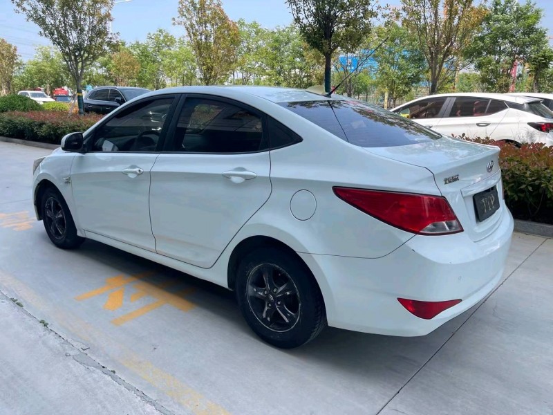 济宁14年现代瑞纳6