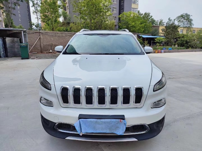 菏澤19年Jeep自由光1