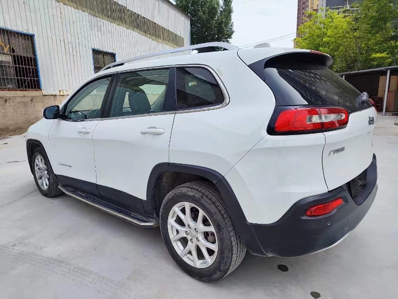 菏澤19年Jeep自由光6