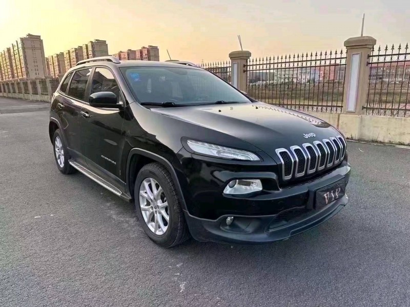 台州16年Jeep自由光2