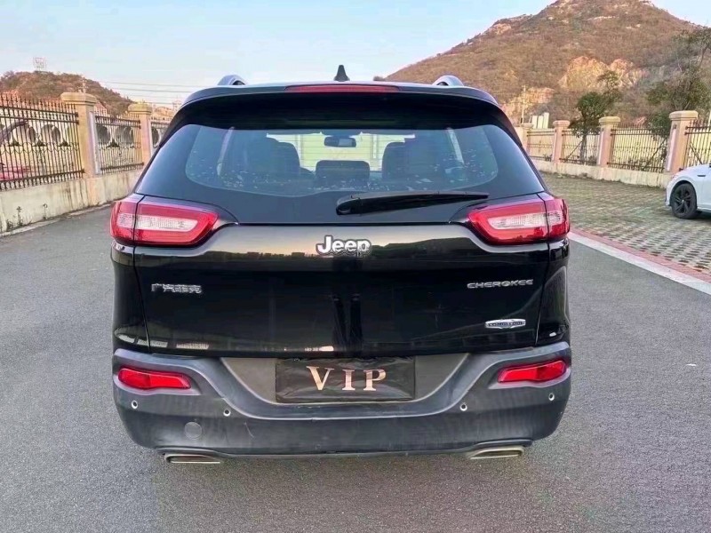 台州16年Jeep自由光4