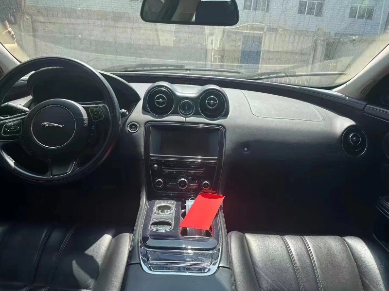 黔西南13年捷豹XJL7