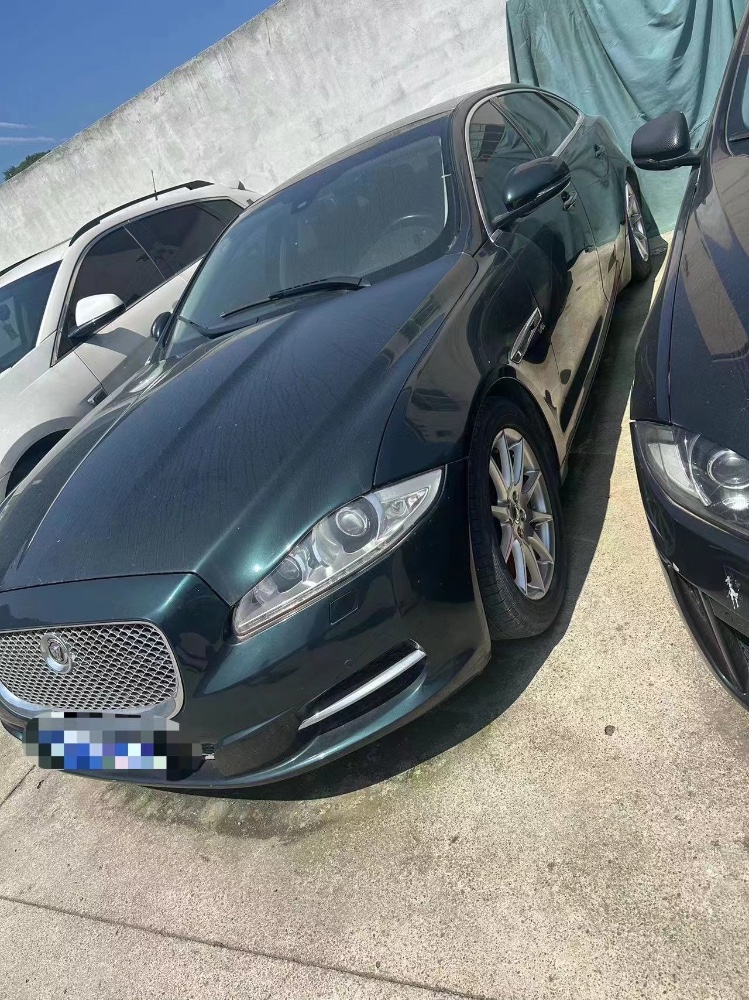 黔西南13年捷豹XJL5