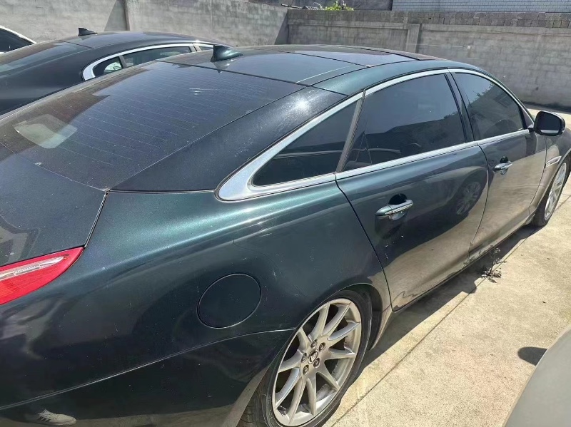 黔西南13年捷豹XJL8