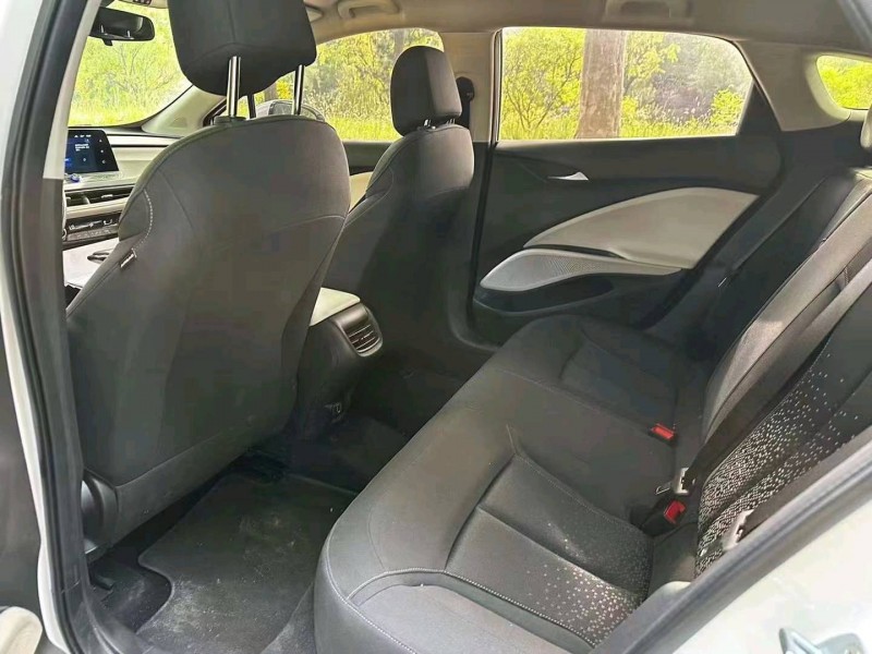 青岛22年别克velite65