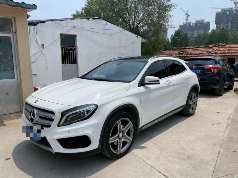 青岛16年奔驰GLA2