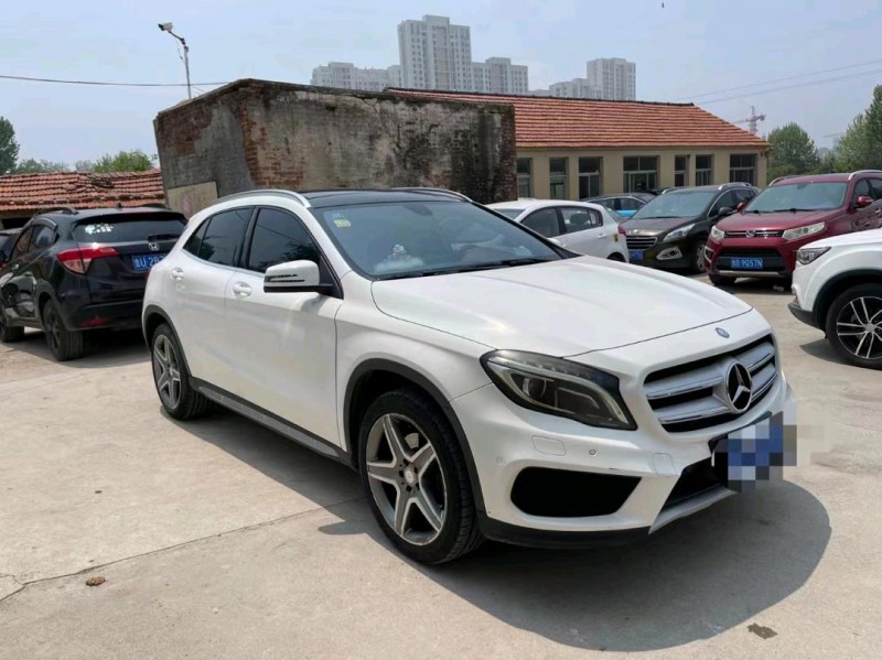 青岛16年奔驰GLA3