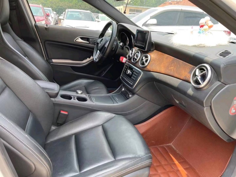 青岛16年奔驰GLA7