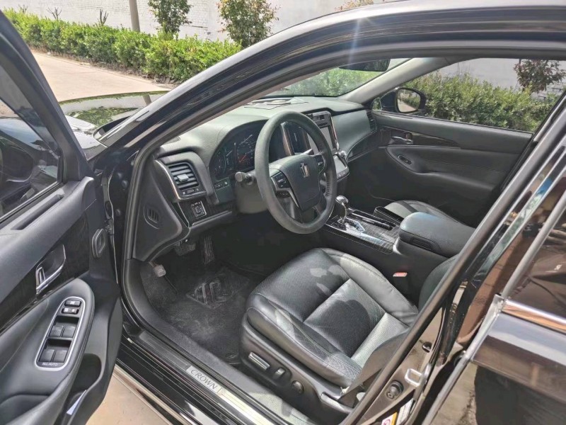 廊坊16年丰田皇冠4