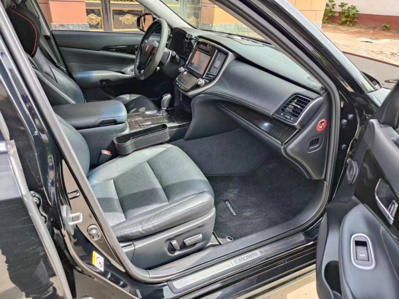 廊坊16年丰田皇冠5