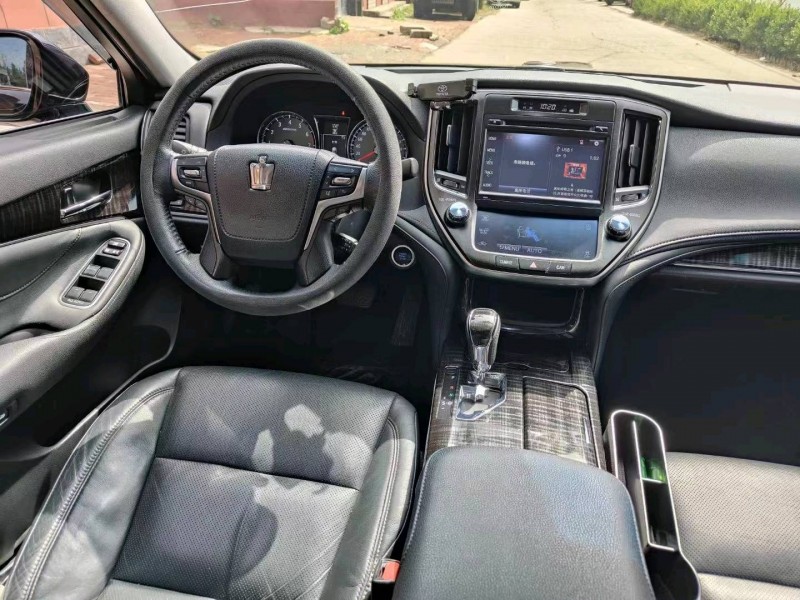 廊坊16年丰田皇冠6