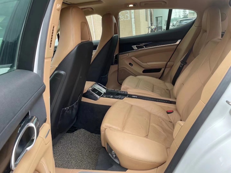 东莞13年保时捷帕拉梅拉6