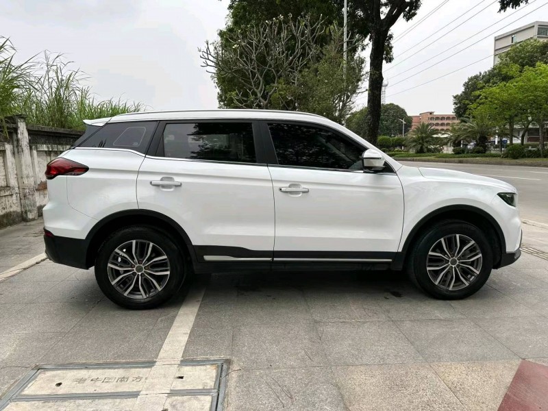 东莞20年吉利博越8