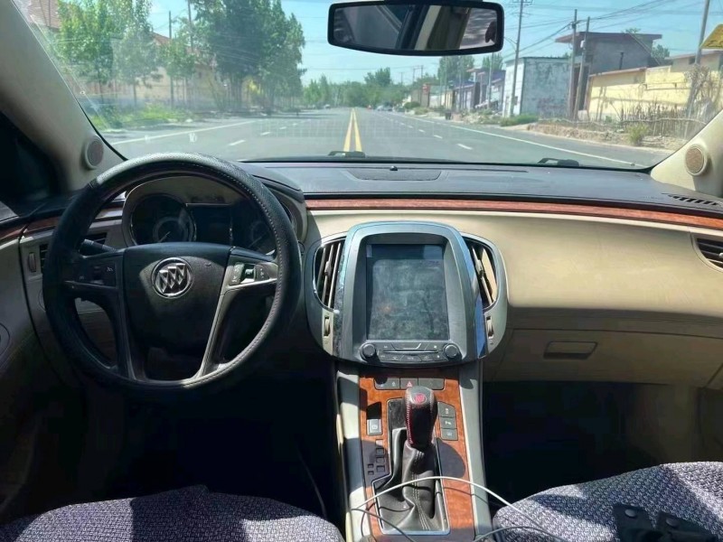 淄博10年别克君越5