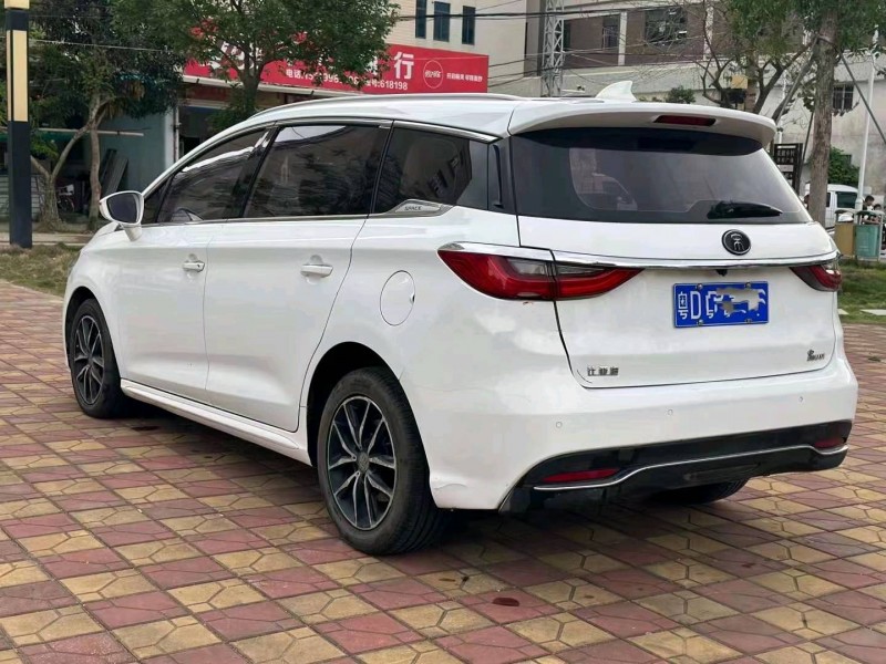 深圳17年比亚迪宋MAX5