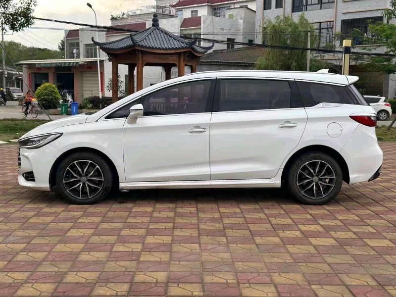 深圳17年比亚迪宋MAX7