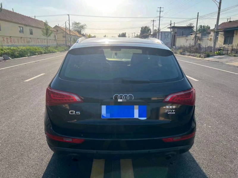 青岛10年奥迪Q56
