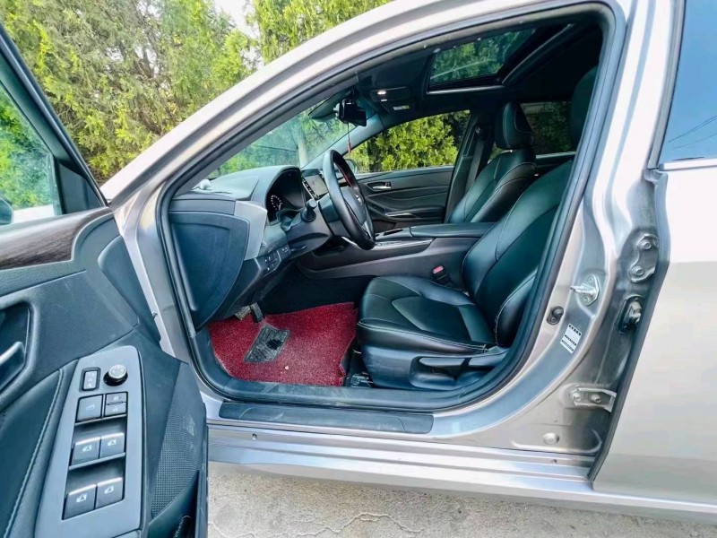 济南20年丰田亚洲龙8