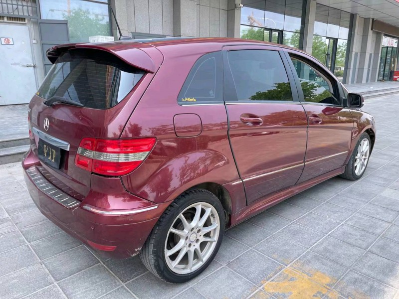 青岛11年奔驰B8