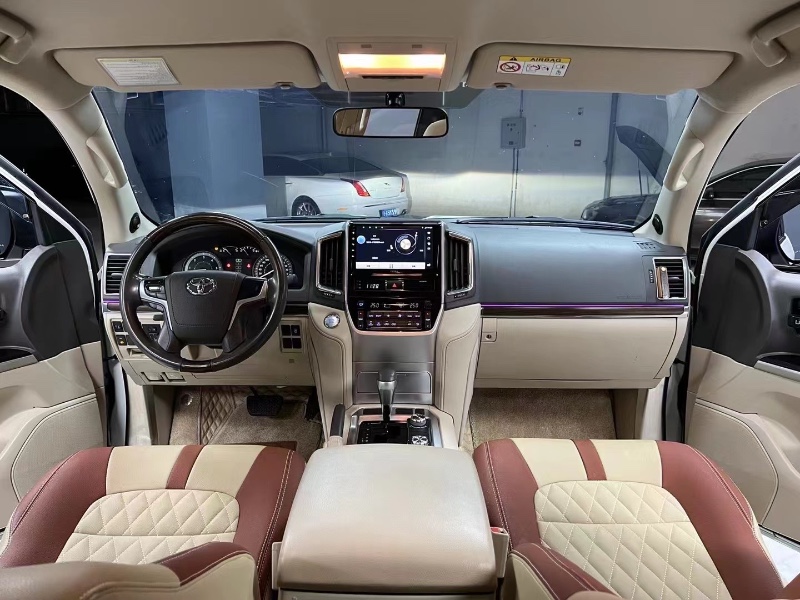 成都20年丰田兰德酷路泽3