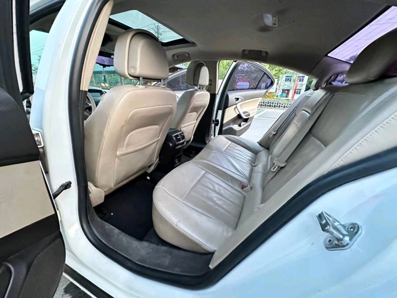 徐州12年别克君威4