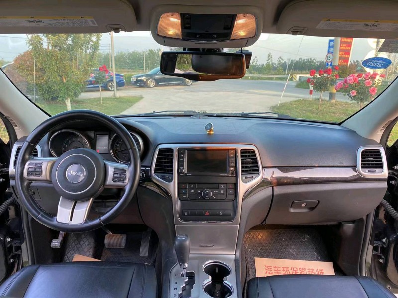 徐州12年Jeep大切诺基5