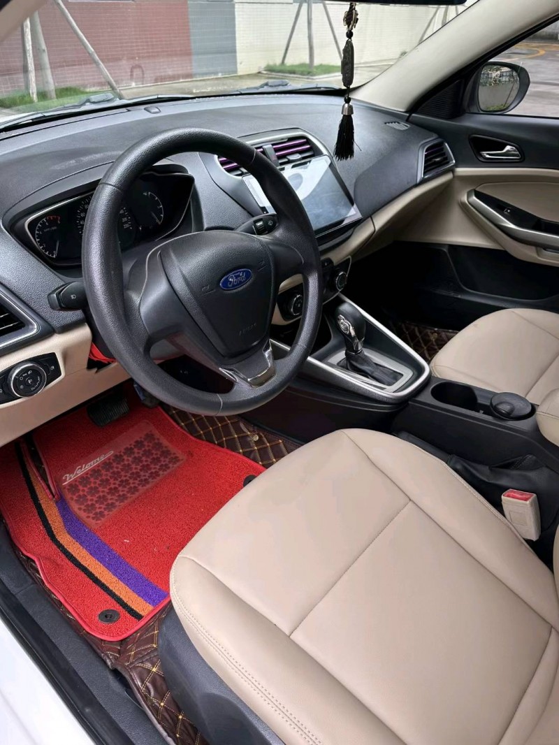 广州15年福特福睿斯4