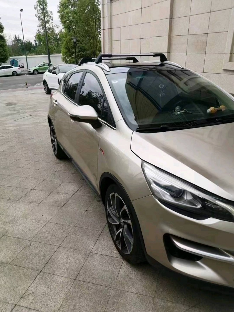 成都17年吉利帝豪GS4