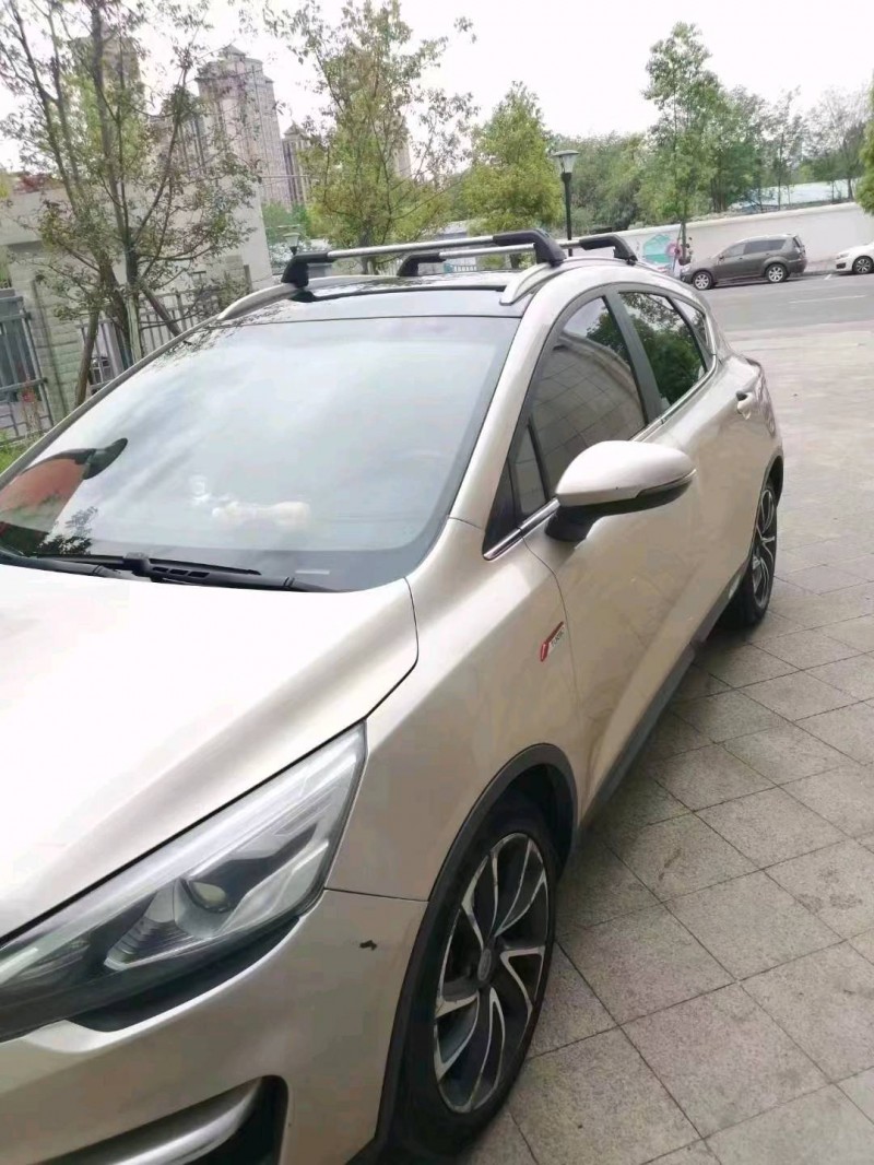 成都17年吉利帝豪GS3