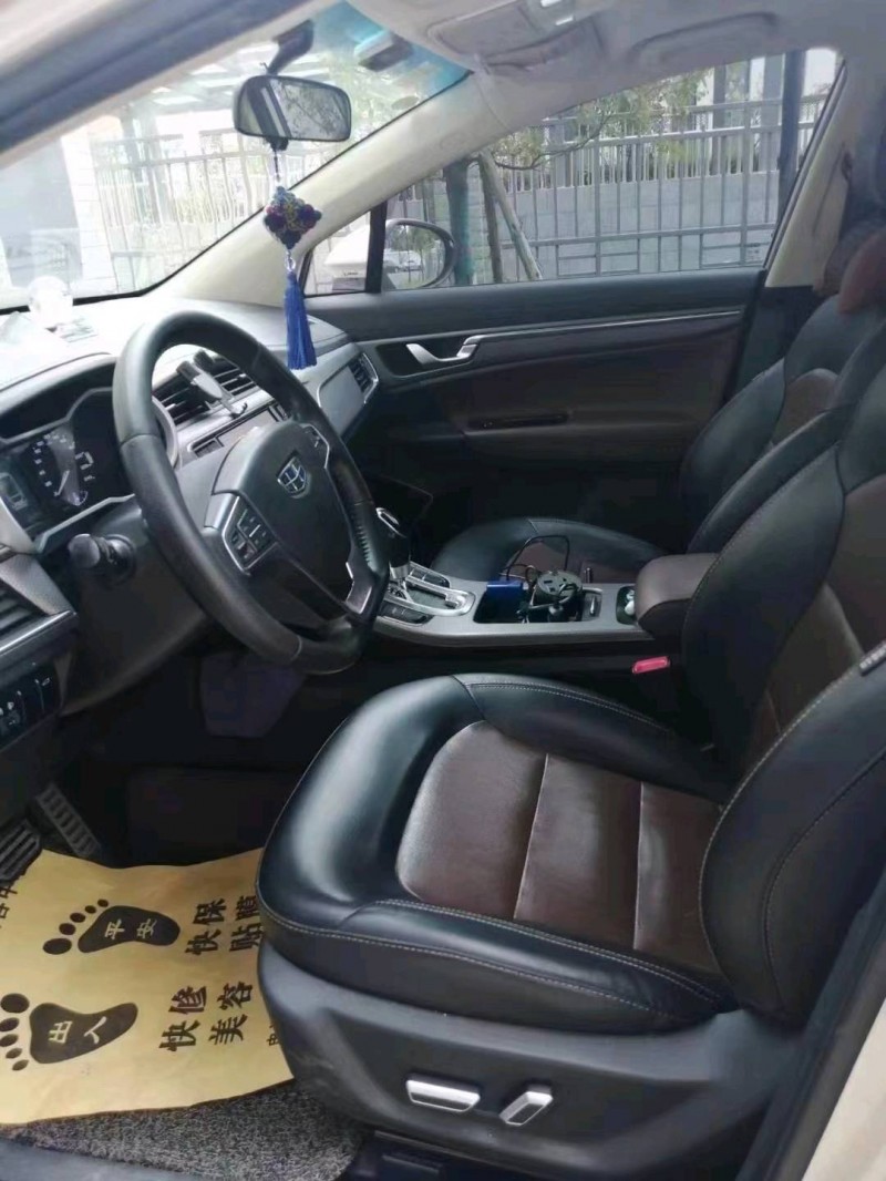 成都17年吉利帝豪GS7