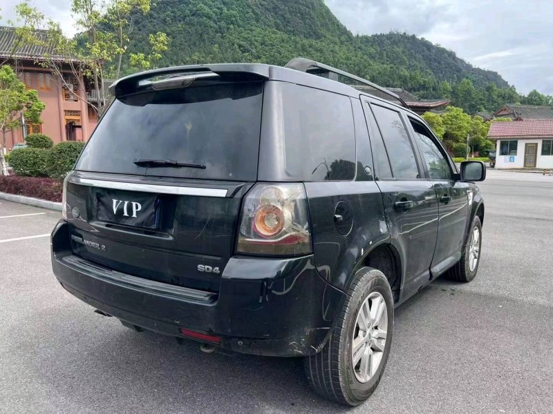 重庆13年路虎神行者4