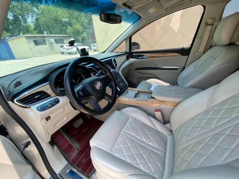 济宁19年别克GL84