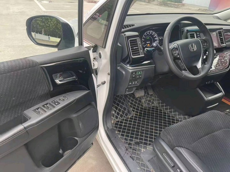 青岛20年本田艾力绅8
