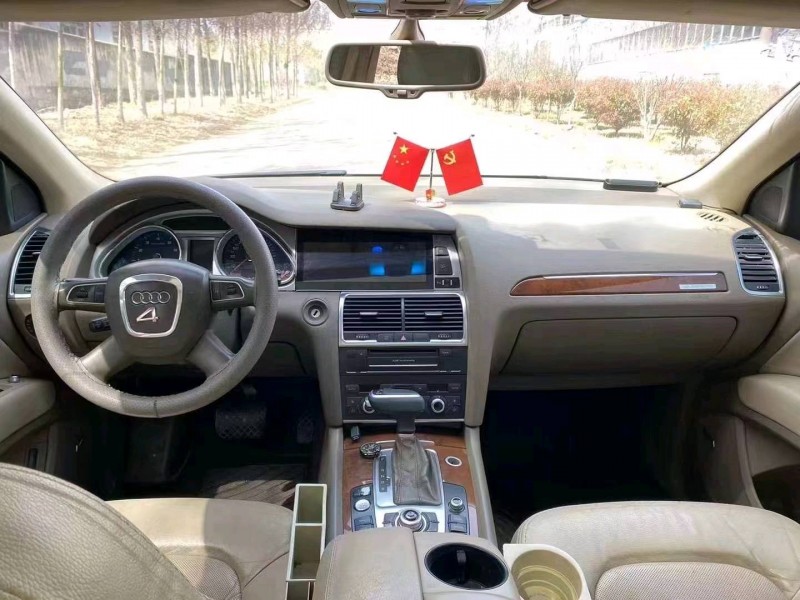 青岛10年奥迪Q78