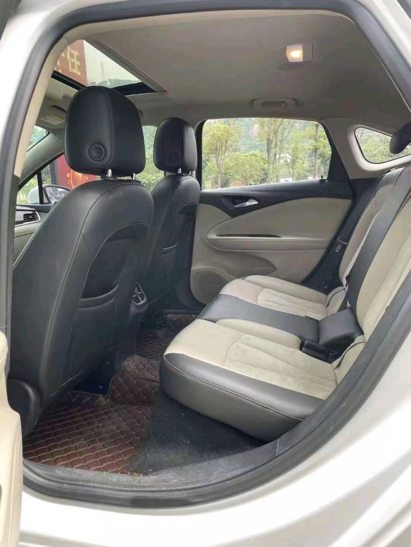 重庆18年别克威朗8