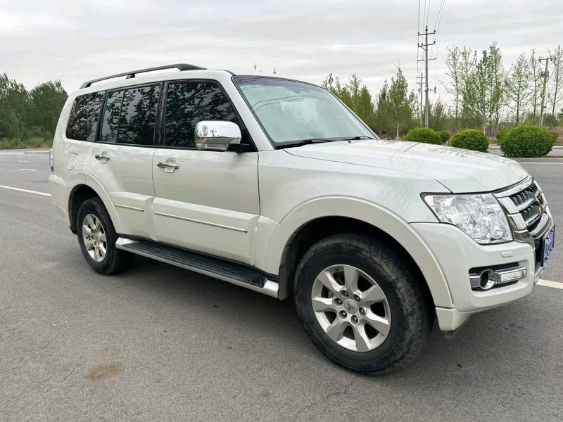 廊坊17年三菱帕杰罗2