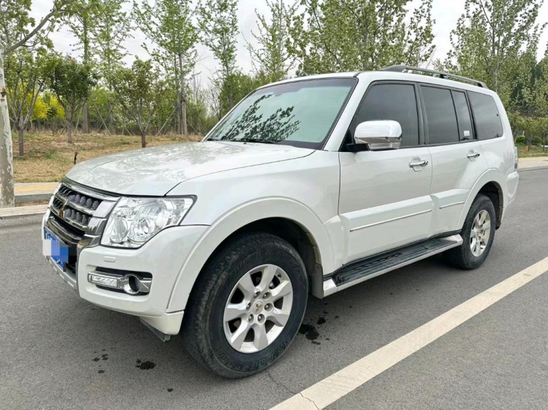 廊坊17年三菱帕杰罗3