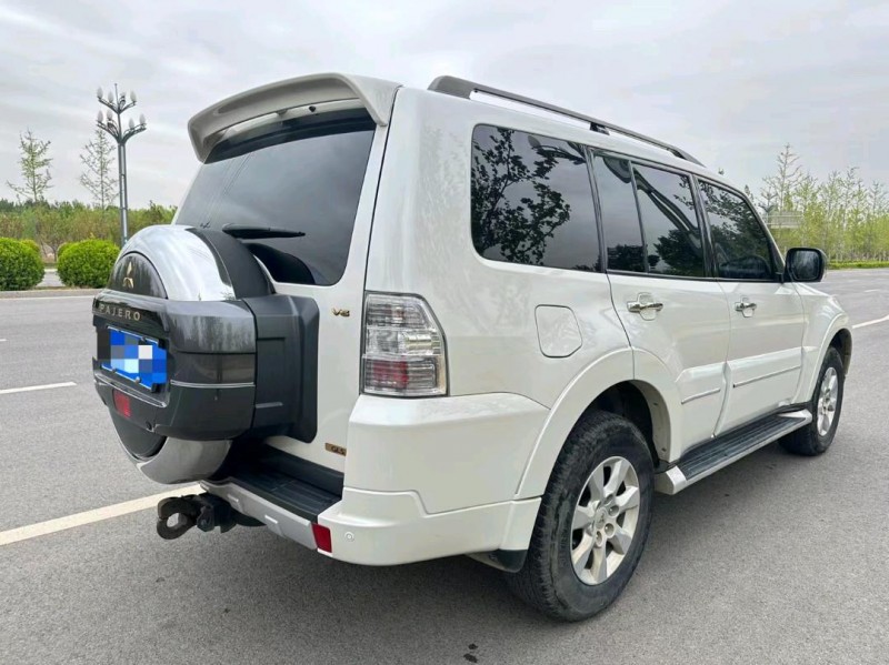 廊坊17年三菱帕杰罗8