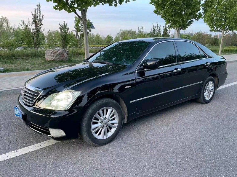 廊坊05年丰田皇冠3