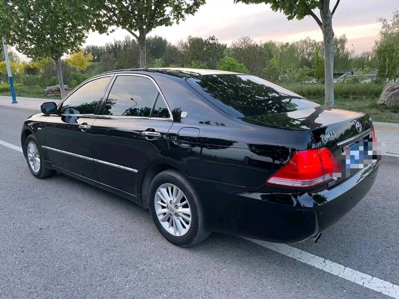 廊坊05年丰田皇冠7