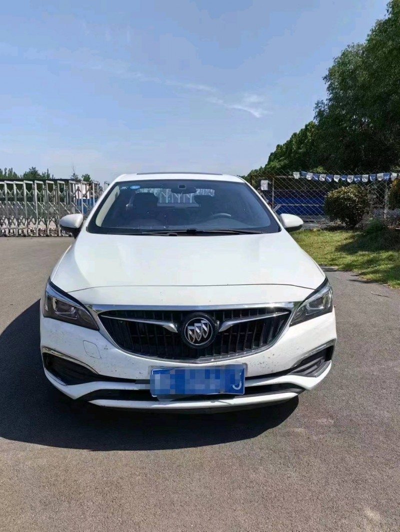 青岛19年别克威朗1