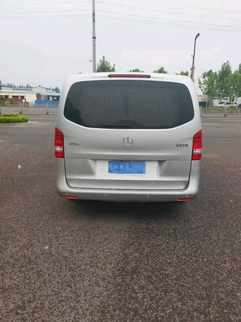 淄博17年奔驰威霆2