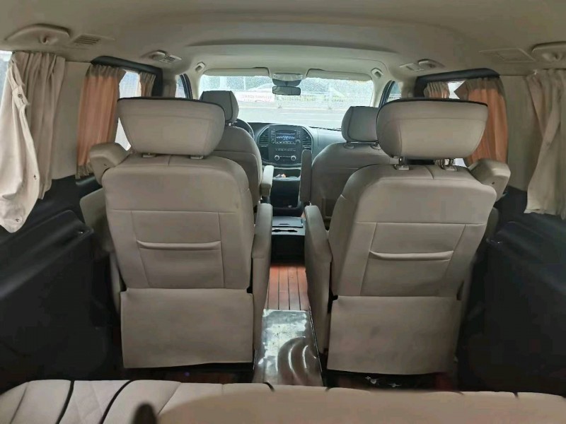 淄博17年奔驰威霆8