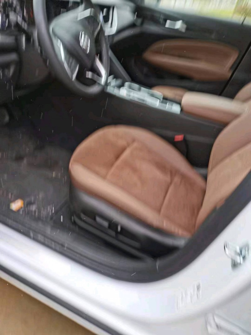 青岛23年别克君威9