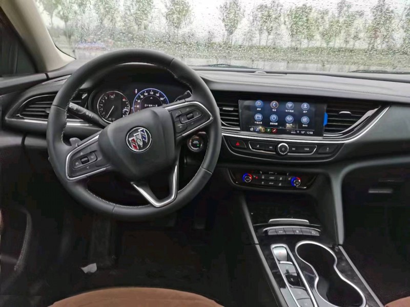 青岛23年别克君威8