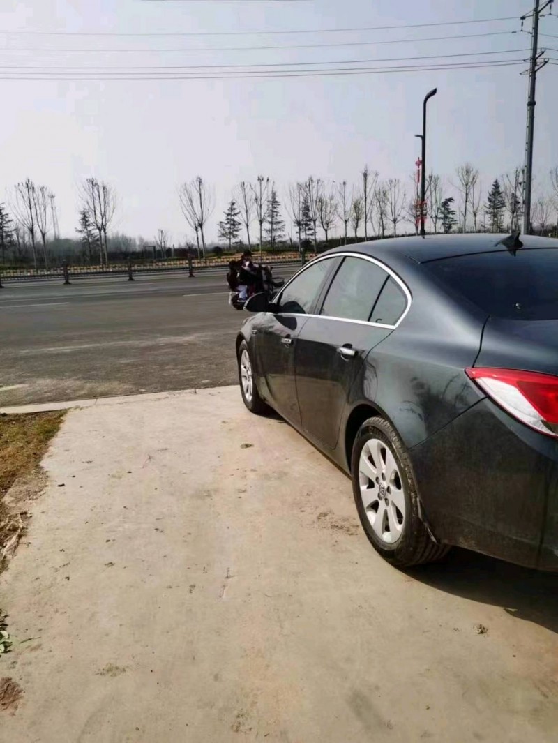 青岛12年别克君威6