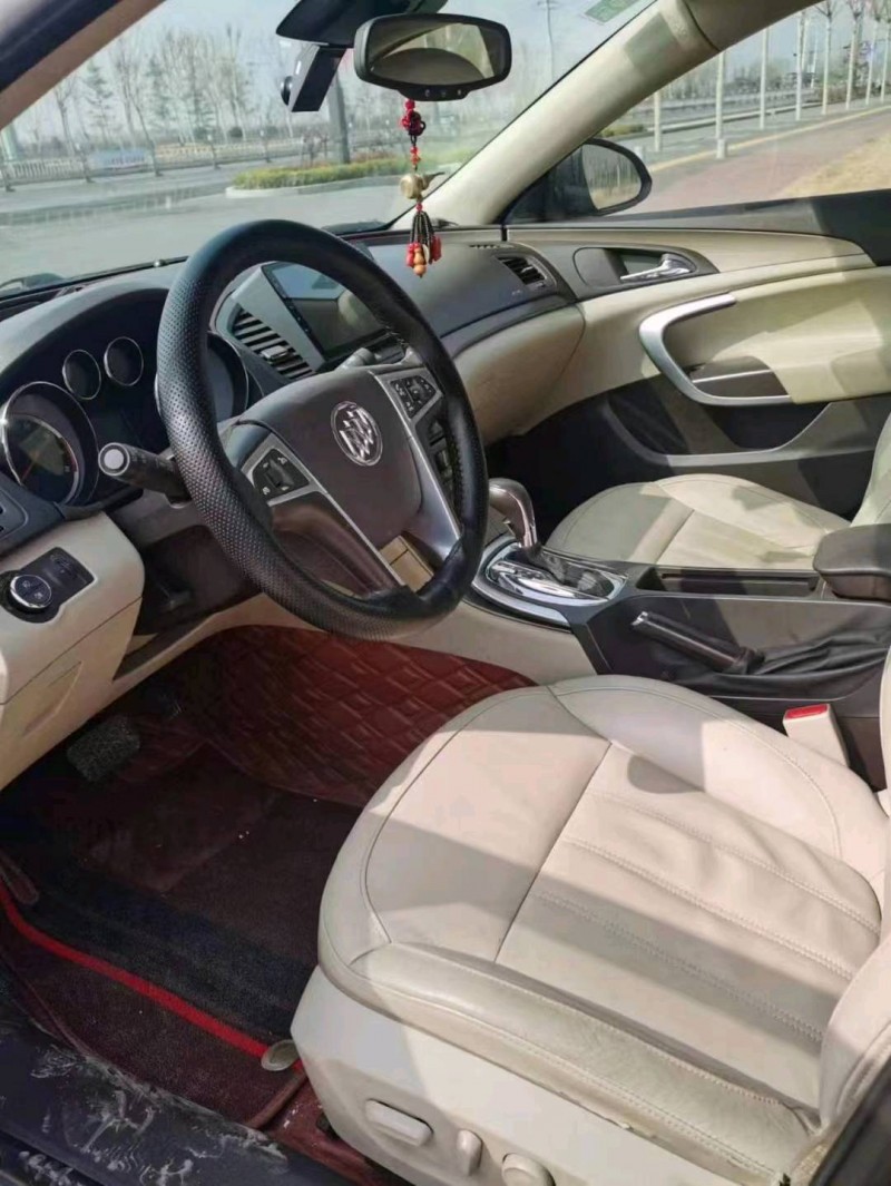 青岛12年别克君威7