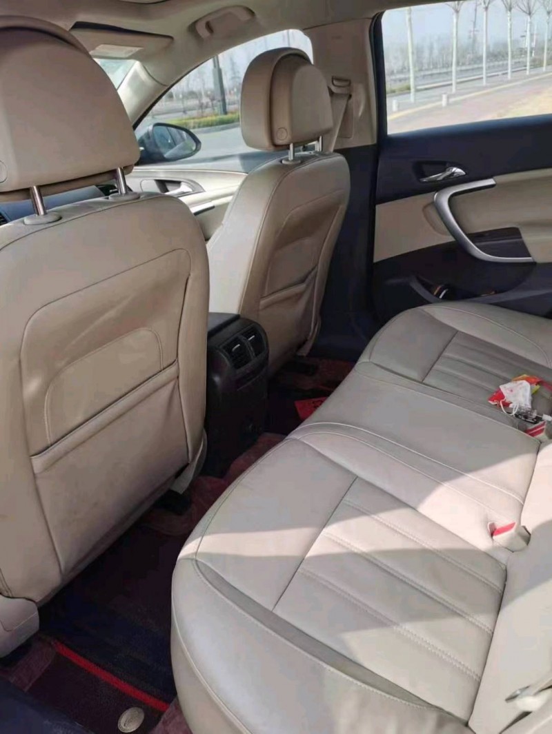 青岛12年别克君威8